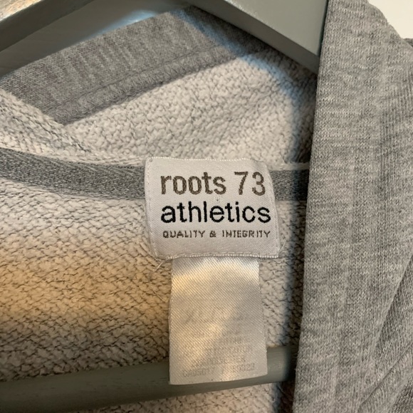 thrifted roots sweater - Picture 3 of 3